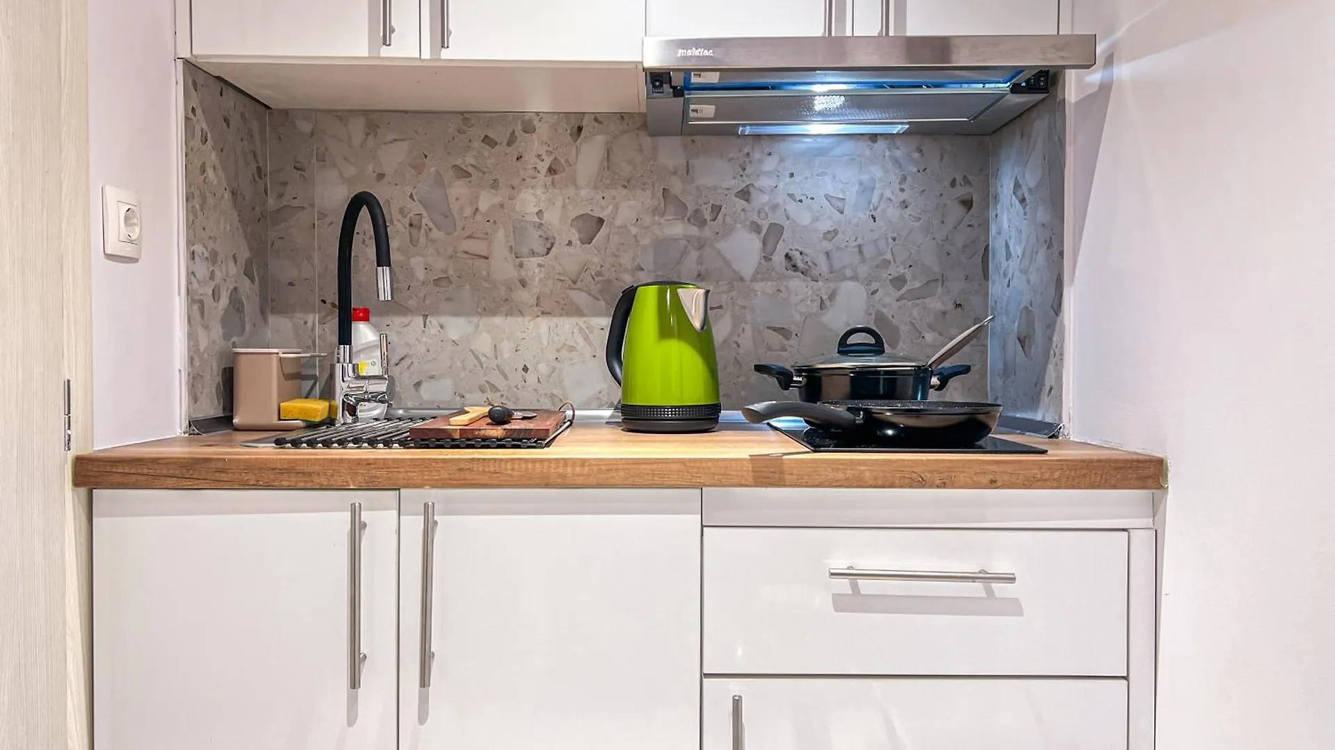 Ikaros Welcome Stay Downtown Loft - Explore Center By Foot - Close To Arch Of Galerius Thessaloniki 0*,